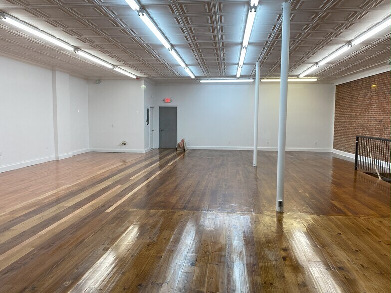 More Photos Of 2948-2960 Fairfield Ave, Bridgeport Storefront For Lease