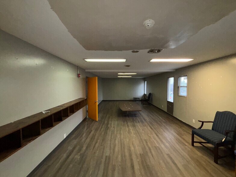 More Photos Of 601 4th St, Platte City Office For Sale