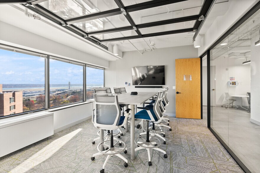 More Photos Of 1550 Crystal Dr, Arlington Office For Lease
