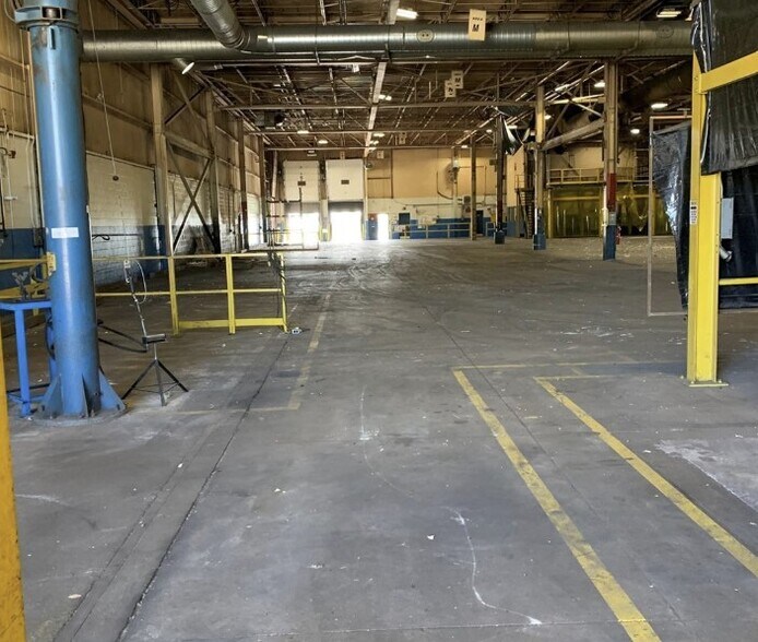 More Photos Of 1130 Wellington St, Chatham-Kent Distribution For Lease