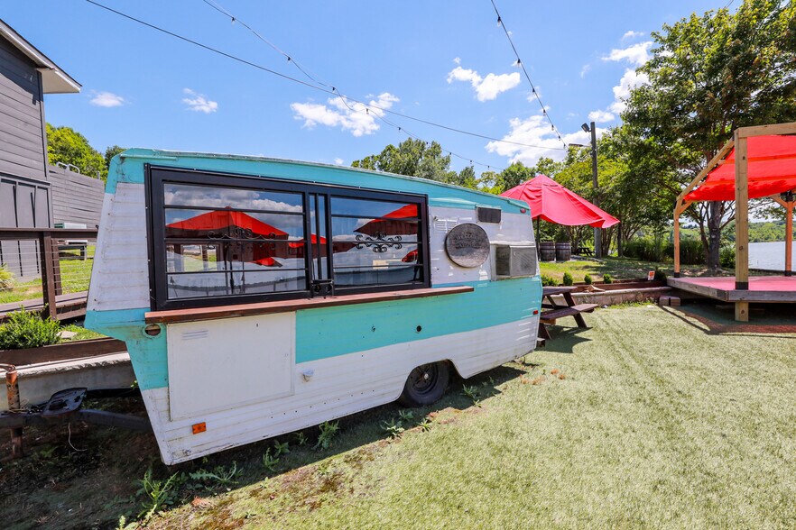 More Photos Of 700 Jordan Point Rd, Hopewell Restaurant For Sale