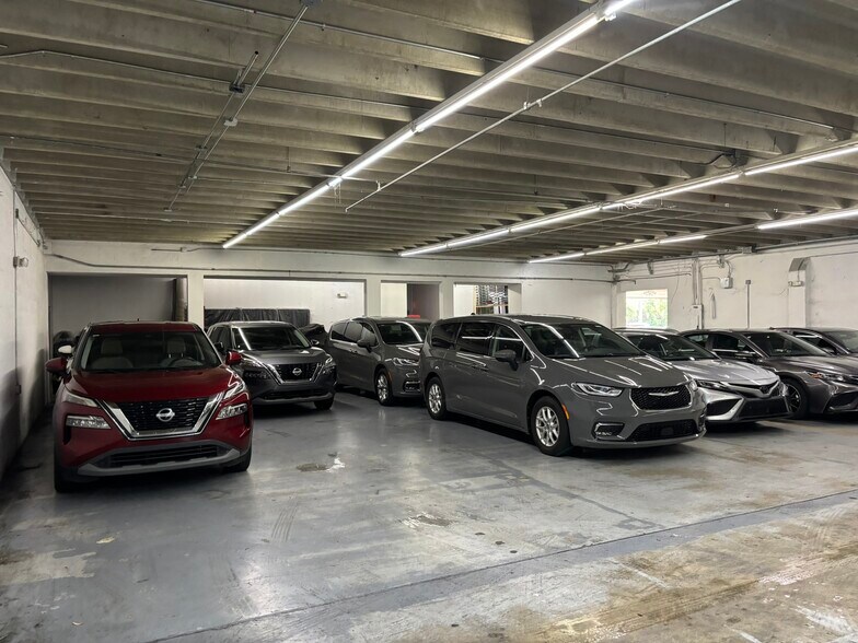 More Photos Of 111 SW 33rd St, Fort Lauderdale Warehouse For Lease