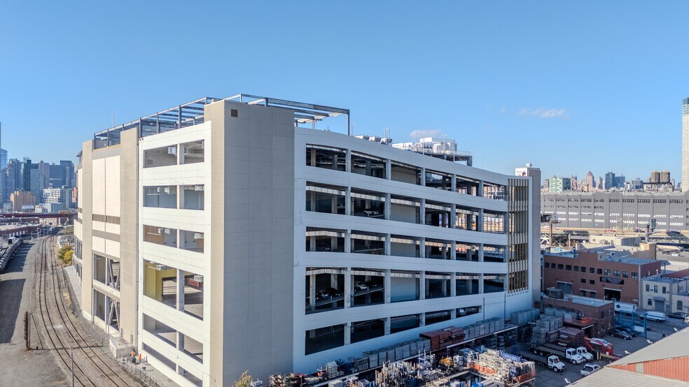 More Photos Of 2330 Borden Ave, Long Island City Warehouse For Lease