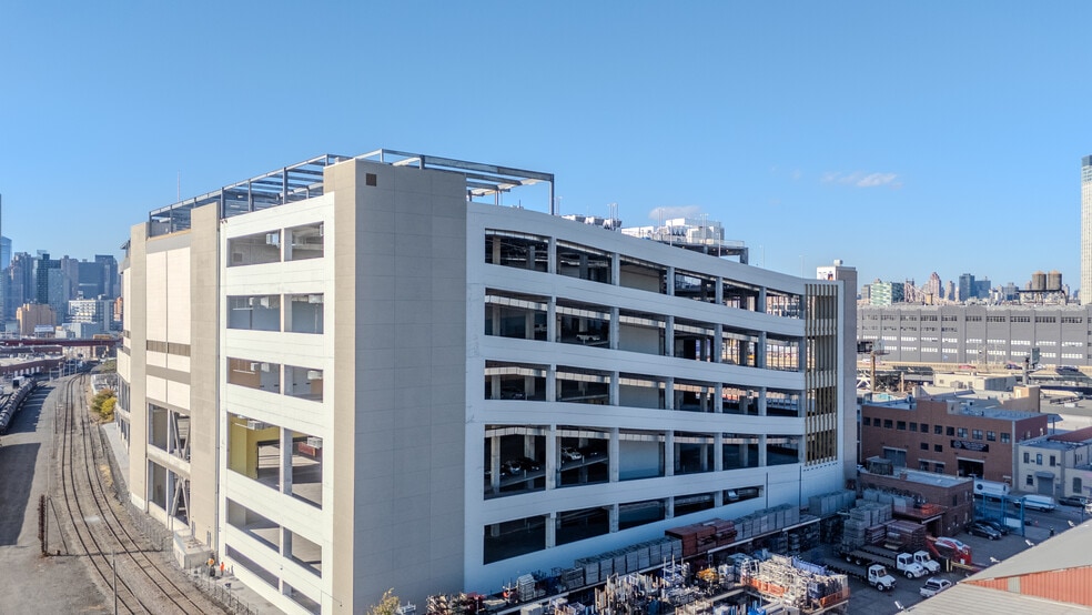More Photos Of 2330 Borden Ave, Long Island City Warehouse For Lease