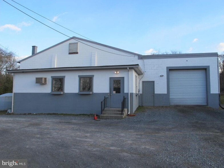 Primary Photo Of 398 S Main St, Manheim Distribution For Sale