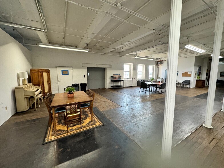 More Photos Of 302 N Water St, Newburgh Specialty For Lease