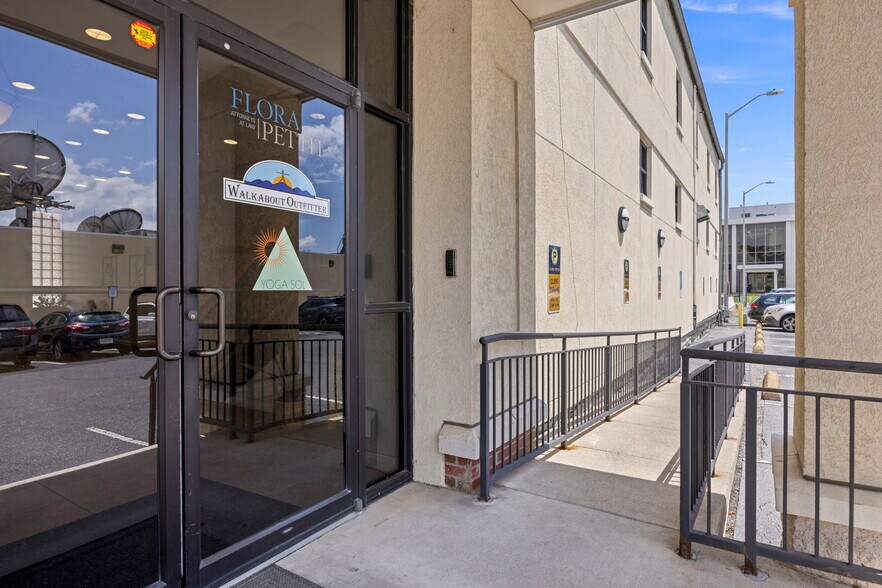More Photos Of 90 N Main St, Harrisonburg Office For Sale