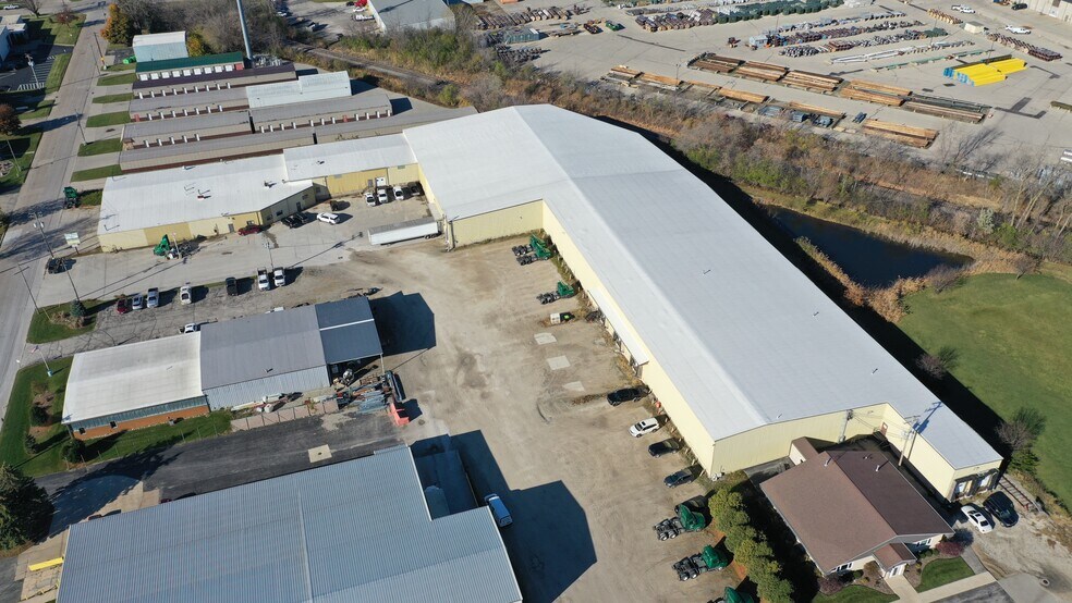 Primary Photo Of 1005 S Perkins St, Appleton Warehouse For Lease