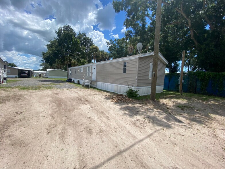 More Photos Of 10850 Cozarts Chalet, Gibsonton Manufactured Housing Mobile Home Park For Sale