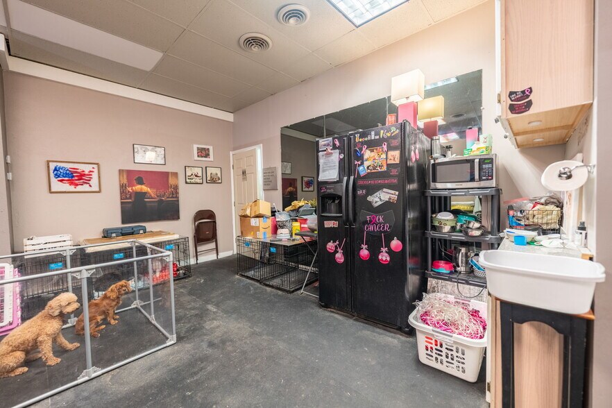 More Photos Of 729 Allegheny River Blvd, Verona Storefront For Sale