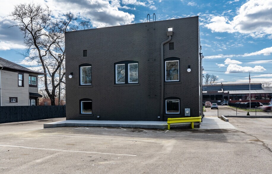 More Photos Of 2506 E Washington St, Indianapolis Storefront Retail Office For Sale