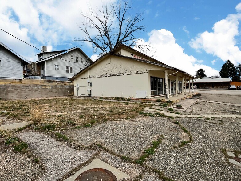More Photos Of 105 W 7th St, Lusk General Retail For Sale