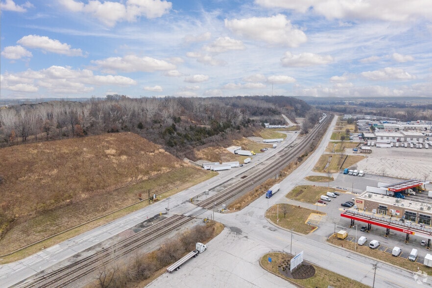 More Photos Of 8800 NE Underground Dr, Kansas City Warehouse For Lease