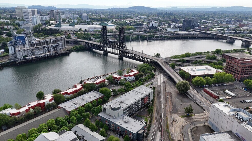 More Photos Of 600 NW Naito Pky, Portland Office For Sale