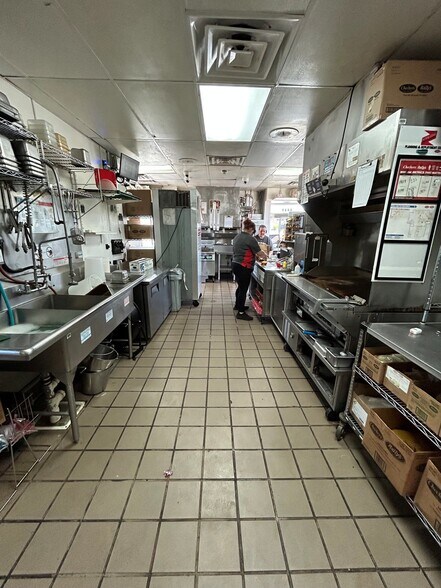 More Photos Of 6022 W Jefferson Blvd, Fort Wayne Fast Food For Lease