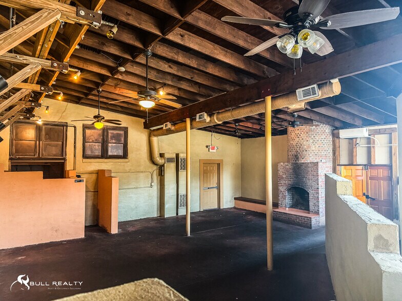 More Photos Of 242 SE Boulevard, Atlanta Restaurant For Sale