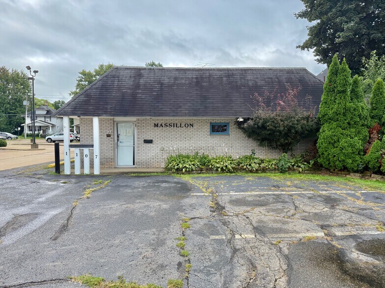Primary Photo Of 1107 Lincoln Way E, Massillon Veterinarian Kennel For Sale
