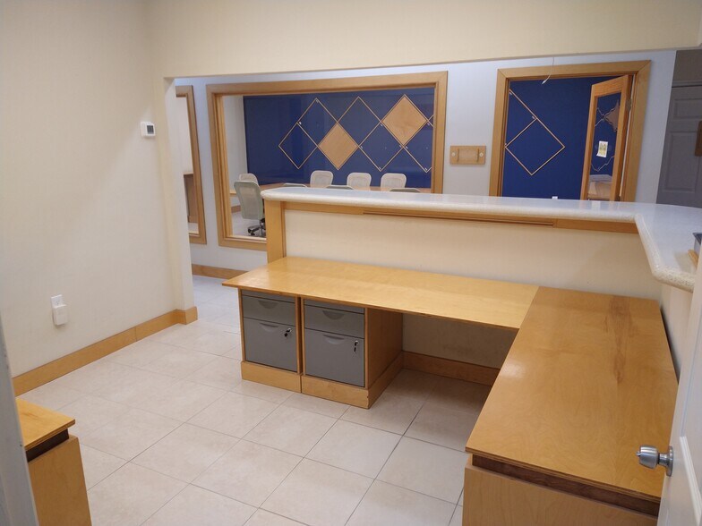 More Photos Of 4451 8th Ave S, Saint Petersburg Manufacturing For Lease