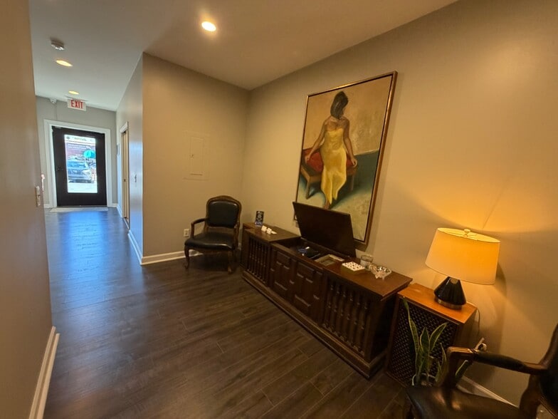 More Photos Of 9 W Broad St, Newnan Medical For Lease
