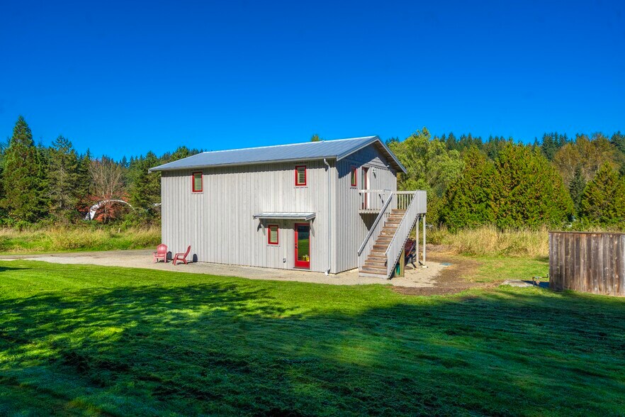 More Photos Of 21002 NE 50th St, Redmond Light Distribution For Sale