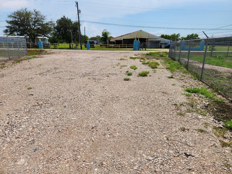 More Photos Of 2715 County Road 146, Alvin Land For Lease