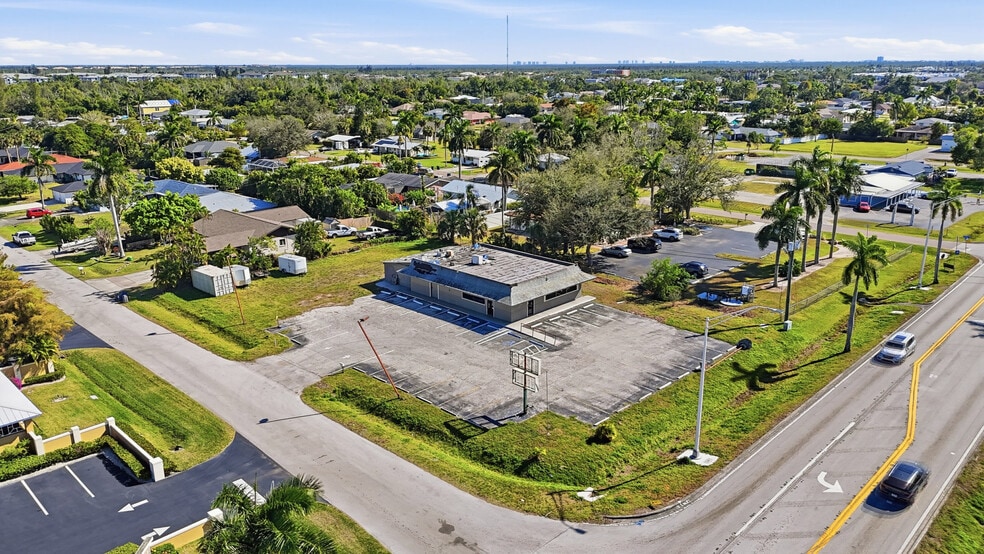 More Photos Of 16541 San Carlos Blvd, Fort Myers Restaurant For Sale