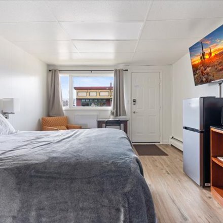 More Photos Of 23688 Forest Rd, Deerwood Hotel For Sale