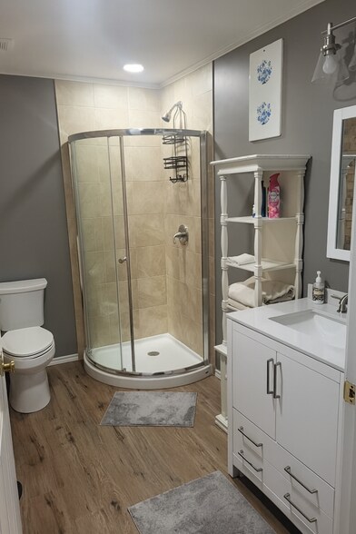 More Photos Of 906 S Main St, Lindale Light Distribution For Sale