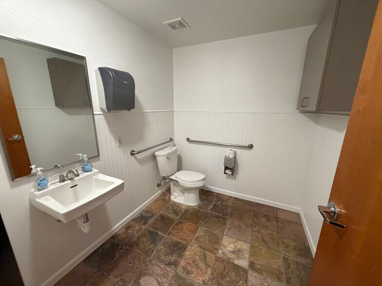 More Photos Of 3225 Monier Cir, Rancho Cordova Flex For Lease