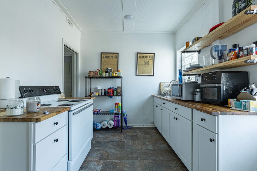 More Photos Of 2119 Central Ave, Middletown Office For Sale