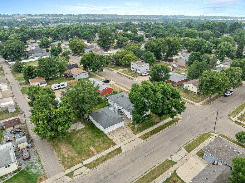 More Photos Of 118 21st St NW, Minot Multifamily For Sale