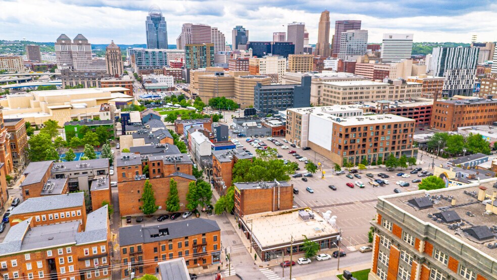 More Photos Of 331 E 13th St, Cincinnati Bar For Lease