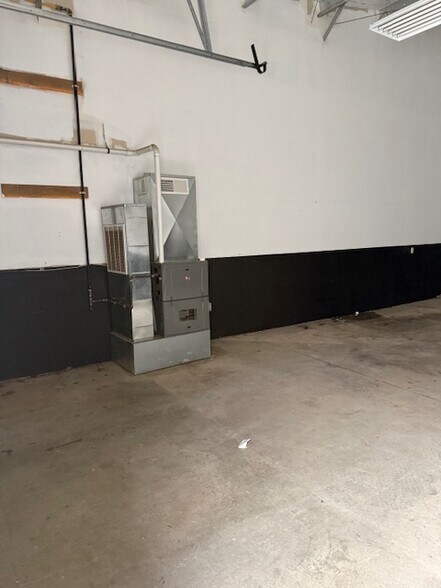 More Photos Of 56 River Rd, Chatham Industrial For Lease