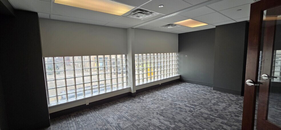 More Photos Of 300 S Washington Sq, Lansing Office Residential For Lease
