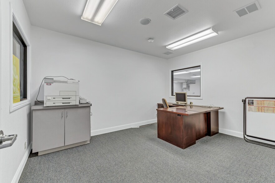 More Photos Of 1925 Francisco Blvd E, San Rafael Light Manufacturing For Lease