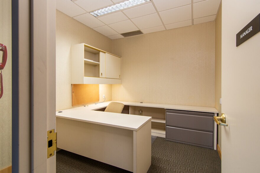 More Photos Of 451 W 14 Mile Rd, Madison Heights Freestanding For Sale