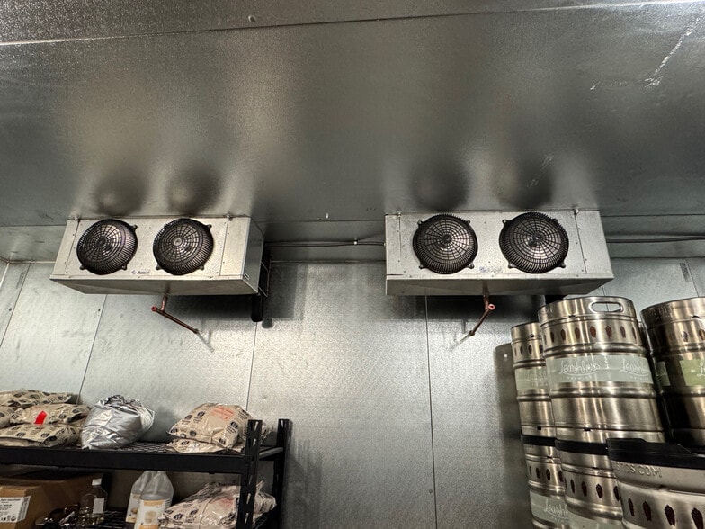 More Photos Of 585 E Thompson Blvd, Ventura Restaurant For Sale