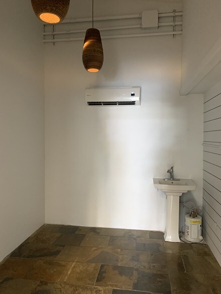 More Photos Of 4531 Pouli Rd, Kapaa Storefront Retail Office For Lease