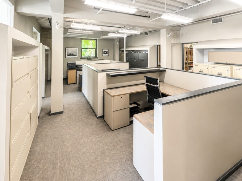 More Photos Of 10 Alcorn Ave, Toronto Office For Lease