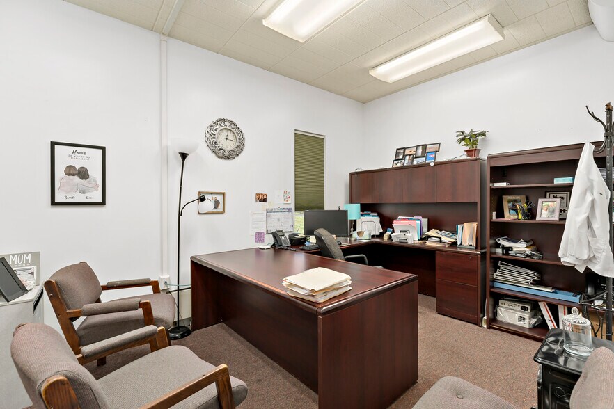 More Photos Of 7125 Saltsburg Rd, Pittsburgh Medical For Sale