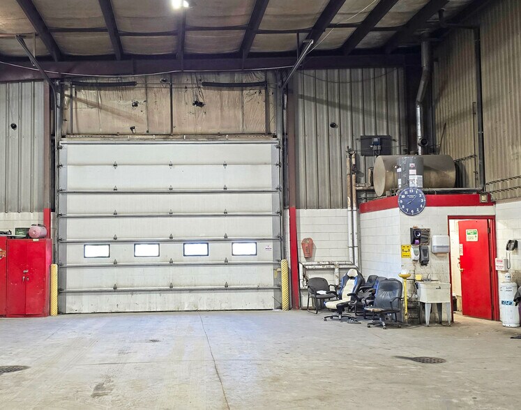 More Photos Of 175 Bothwell St, Chatham Truck Terminal For Sale