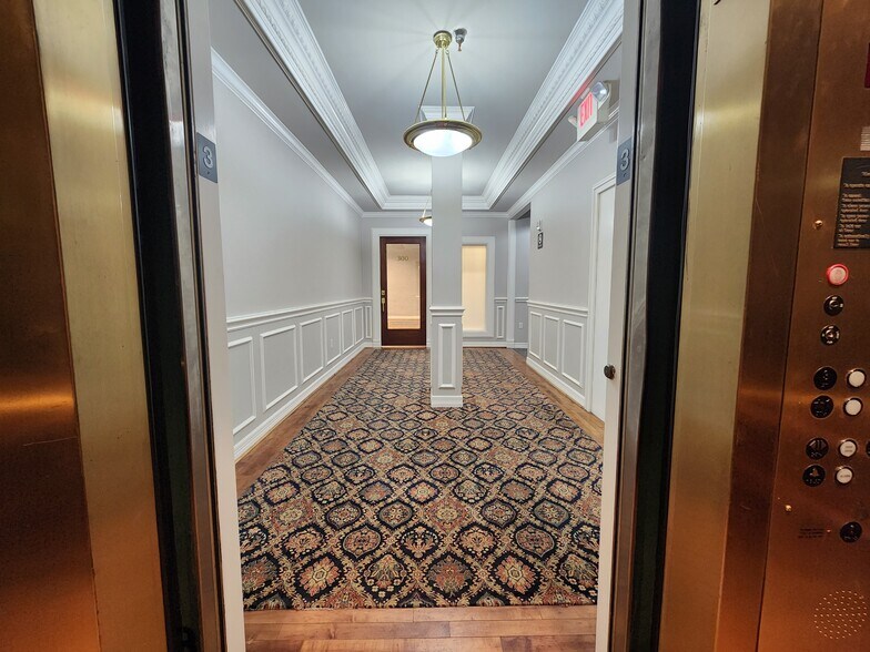 More Photos Of 411 Fannin St, Houston Office For Lease