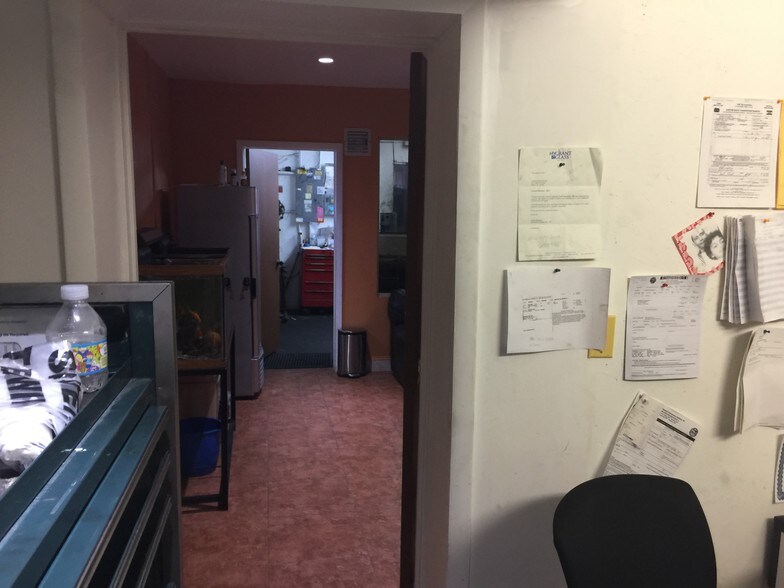 More Photos Of 3151 NW 17th Ave, Miami Auto Repair For Sale