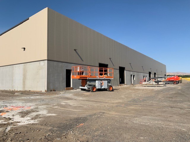 More Photos Of 101 Butterfield Rd, Yakima Warehouse For Lease