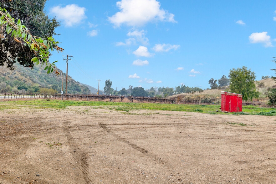 More Photos Of 12117 Sierra Hwy, Santa Clarita Hotel For Sale