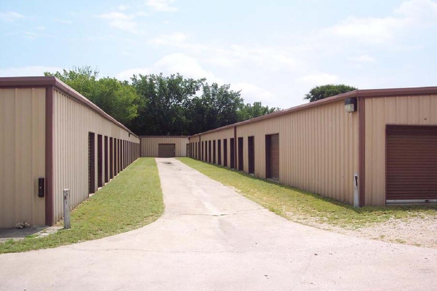 More Photos Of 591 Pinson Rd, Forney Self Storage For Sale