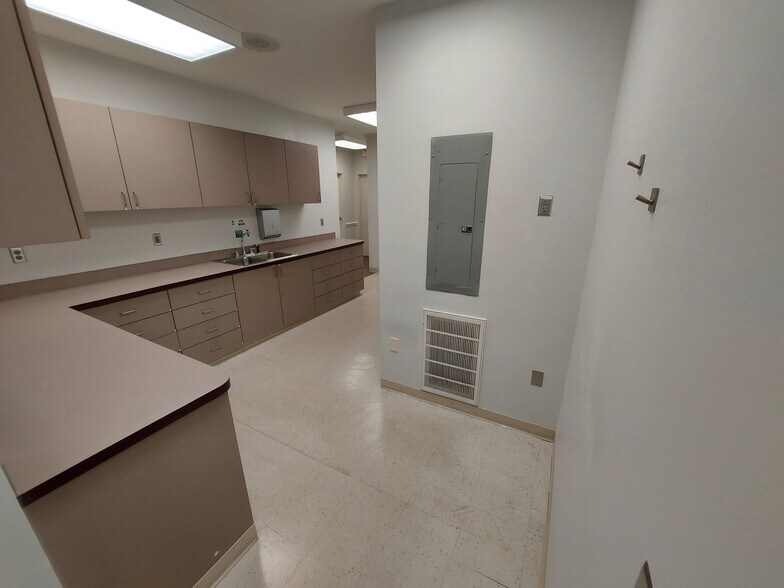 More Photos Of 5015 Southpark Dr, Durham Medical For Lease