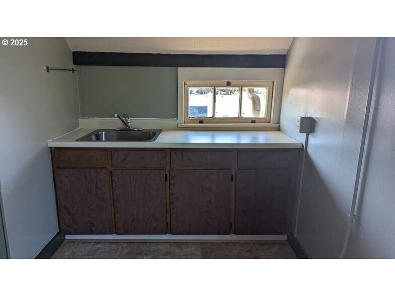 More Photos Of 935 Jackson St, Port Orford Apartments For Sale