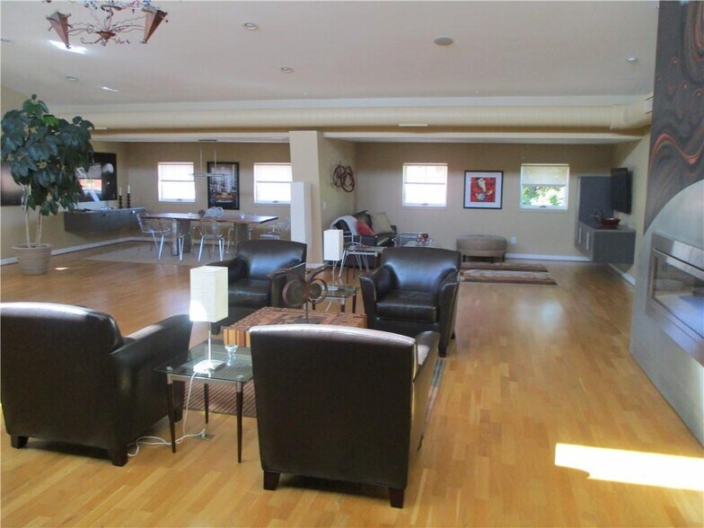 More Photos Of 19 Jay St, Rochester Freestanding For Sale