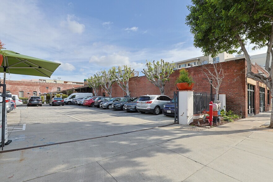 More Photos Of 42 S Pasadena Ave, Pasadena Office For Lease